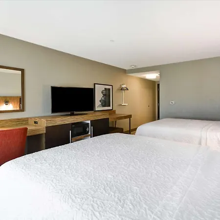 Hampton Inn & Suites Detroit/Warren-2