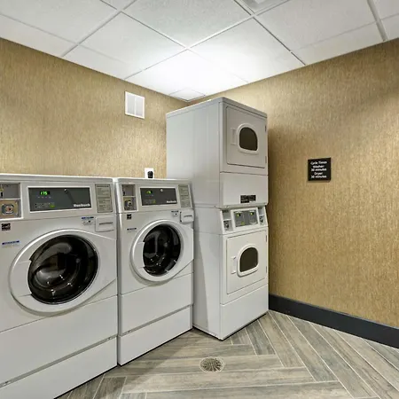 Hampton Inn & Suites Detroit/Warren-3