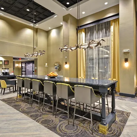 Hampton Inn & Suites Detroit/Warren-2
