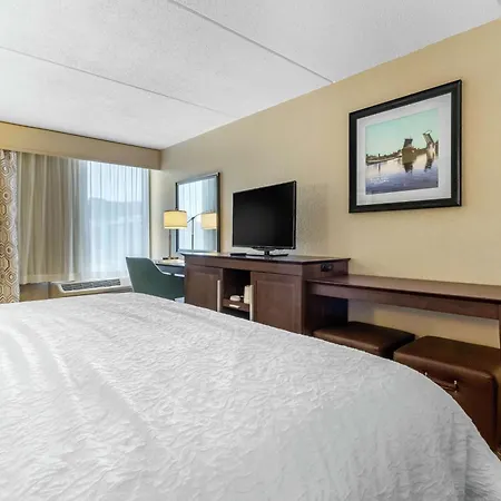 Hampton Inn Green Bay Downtown-3