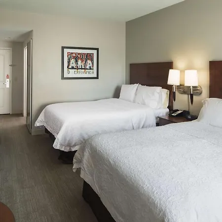 Hampton Inn & Suites Little Rock-Downtown-2