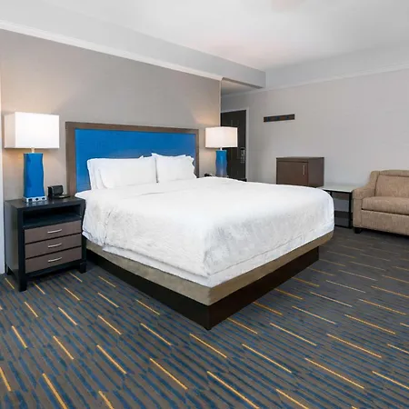 Hampton Inn & Suites Buffalo/Downtown-3
