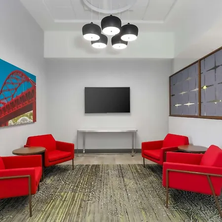 Hampton Inn & Suites Pittsburgh Downtown-2