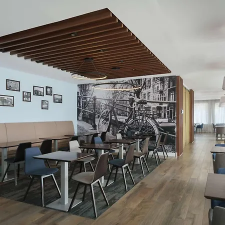Hampton By Hilton Amsterdam Centre East-3