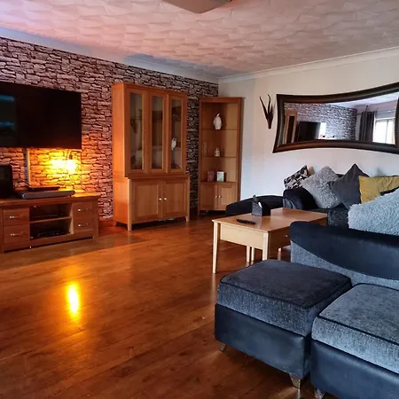 Castle Lodge - Brecon Beacons Accommodation-2