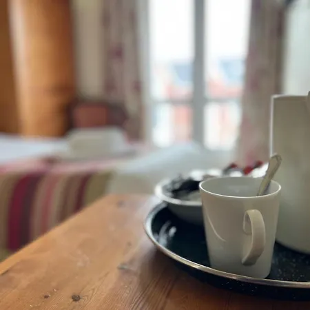 Hurst Dene Aparthotel-2
