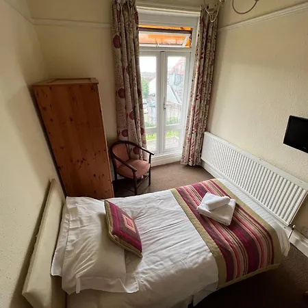 Hurst Dene Aparthotel-3