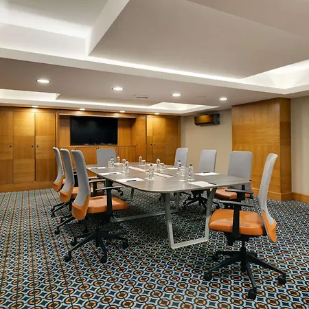 Doubletree By Hilton Van-2