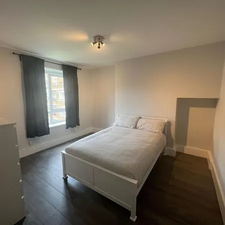 Holiday Properties Vauxhall Central Rooms-2