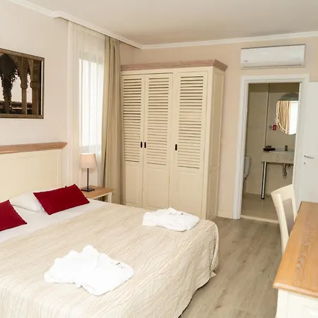 White Rock Castle Hotel & Wellness Club-3