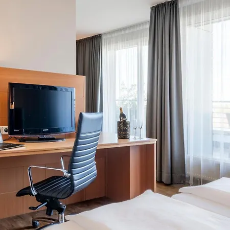 Plaza Premium Koeln-3