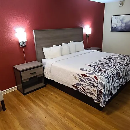 Red Roof Inn & Suites Cornelius - Lake Norman-3