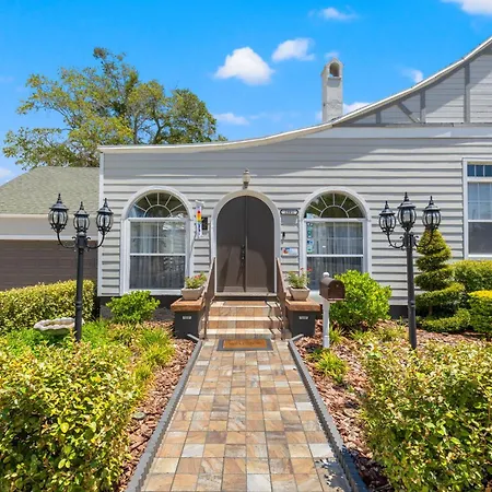 The Kenwood Gables B&B-2