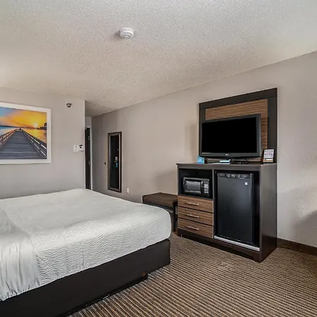 Days Inn & Suites By Wyndham Traverse City-2