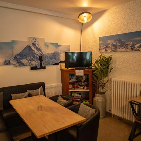 Hotel La Chaumière Garage Moto gratuit À 150 m de la gare SNCF et TMB-3