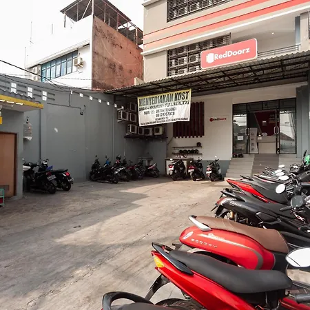 Reddoorz Near Binus Anggrek 2-2