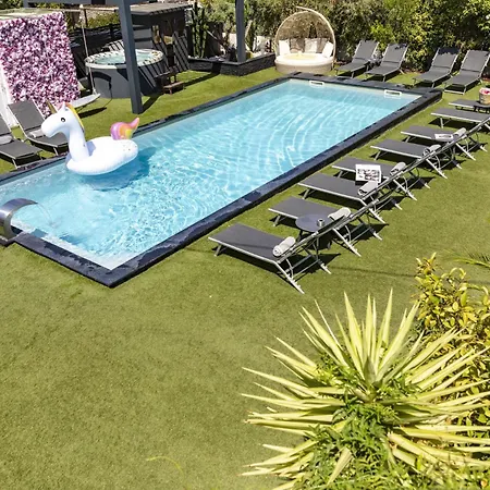 Hôtel Eden Cassis - centre-ville- piscine chauffée, jacuzzi et sauna - parking privé-3