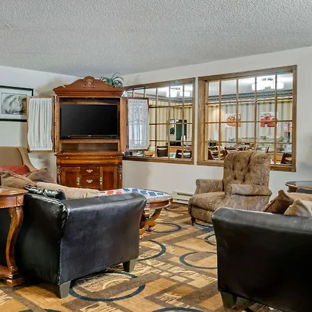 Quality Inn Saint Ignace I-75-2