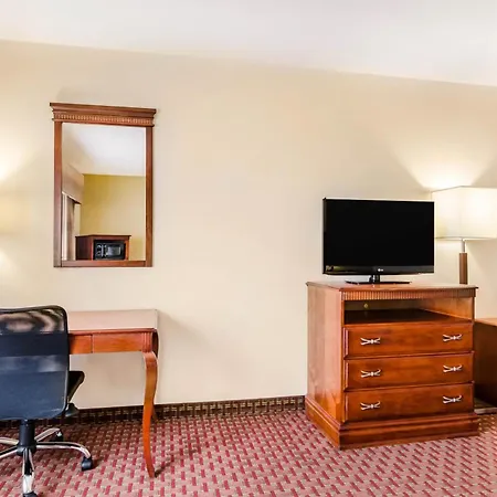 Quality Inn & Suites Carthage Near Precious Moments Chapel-2