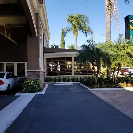 Quality Inn & Suites Anaheim Maingate-3