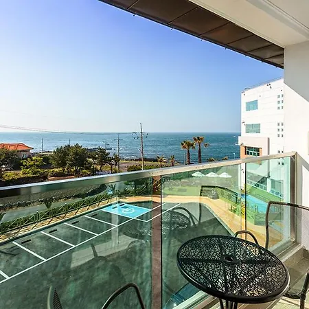 Rich Hotel-3