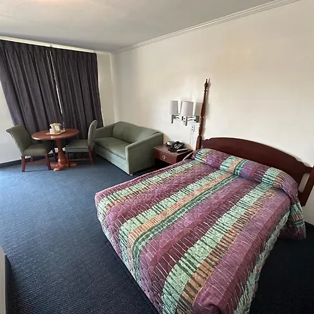 Four Oaks Lodging-2
