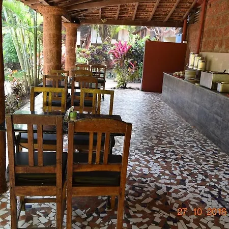Sea Breeze Beach Resort Candolim, Goa-2