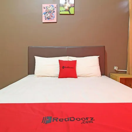 RedDoorz near Pojok Beteng Prawirotaman-3