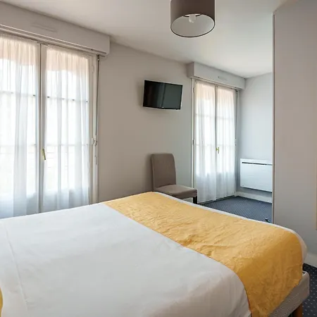Hotel Val De Loire-3