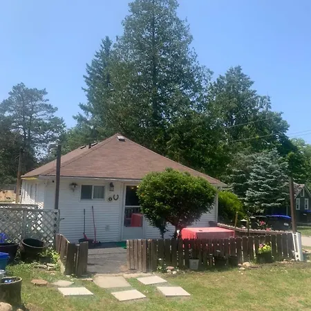 Woodland Cedars Family Cottage Resort-2