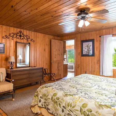 River Ridge Bandera Cabin-2