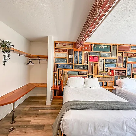 Crash Hotel Squamish-2