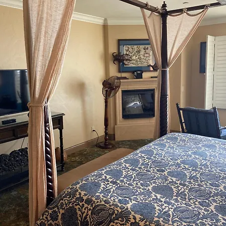 Blue Dolphin Inn-2