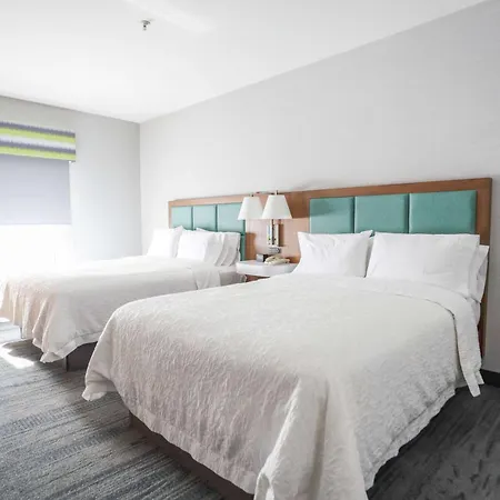 Hampton Inn & Suites Bay City-2