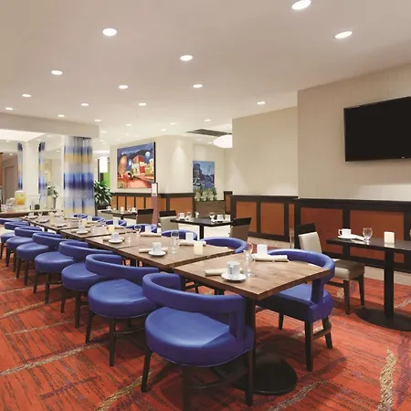 Hilton Garden Inn Falls Church-3