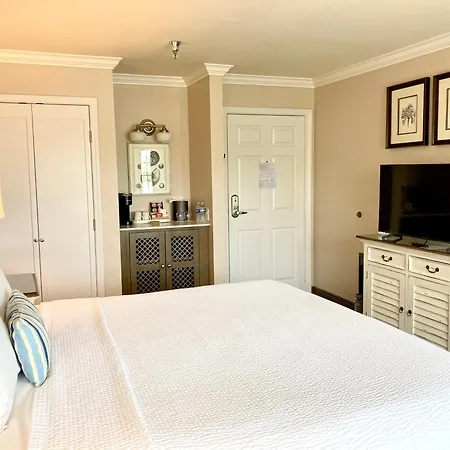 Sand Pebbles Inn-3