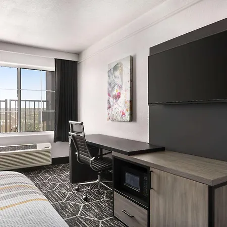 La Quinta By Wyndham Hesperia Victorville-2