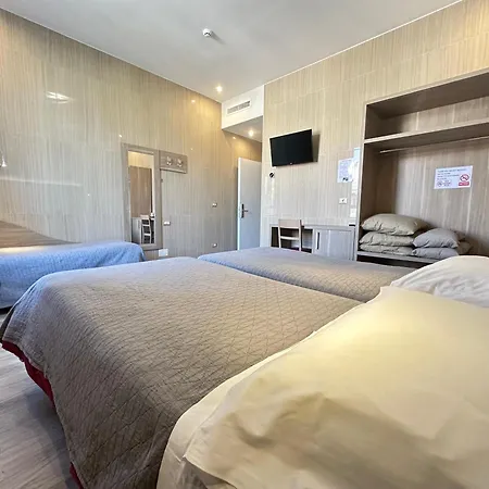 Hotel Midway-3