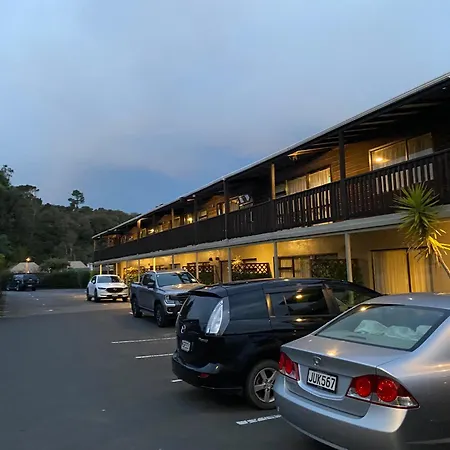 Commodore Motel-2