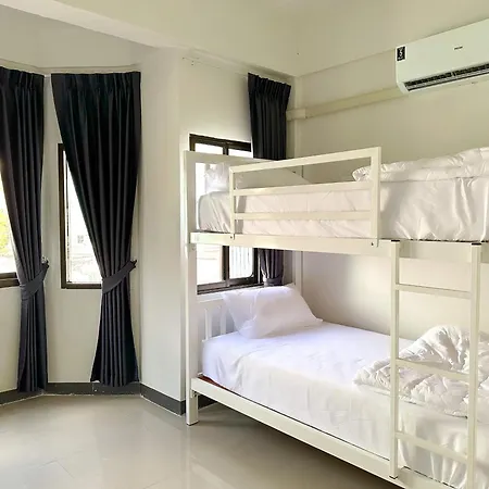Montana Hotel & Hostel Phuket-3