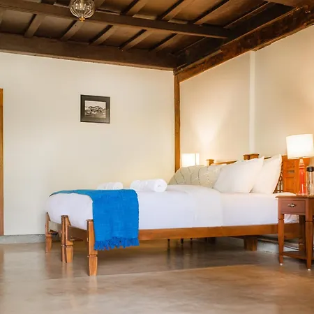 Sawantwadi Palace Boutique Art Hotel-3