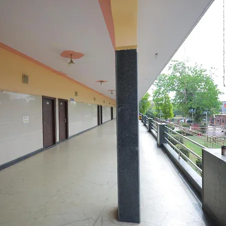 Hotel Mukund Priya- Near Krishna Janam Bhoomi-3
