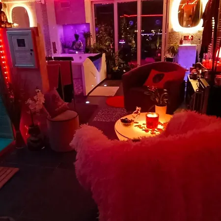 Spa De La Lune - Private Love Room Suite With Terrace And View - Air Conditioned- Double Jacuzzi - Sauna - King Size Bed - Free Wifi - Free Parking - Free Breakfast - Close To Cdg Airport And To The North Of Paris-3
