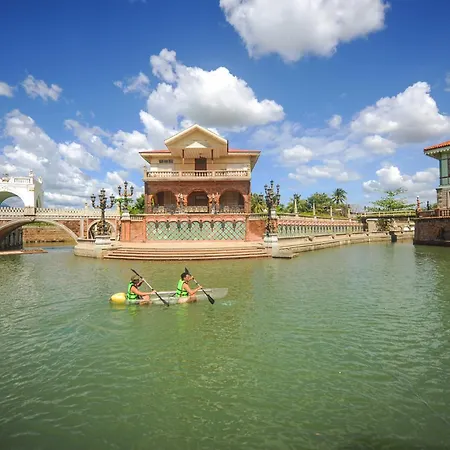 Las Casas Filipinas De Acuzar-2