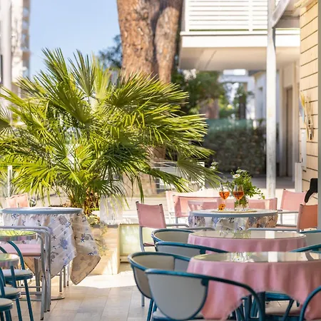 Hotel Caprice B&Brunch - In Centro A Riccione-2
