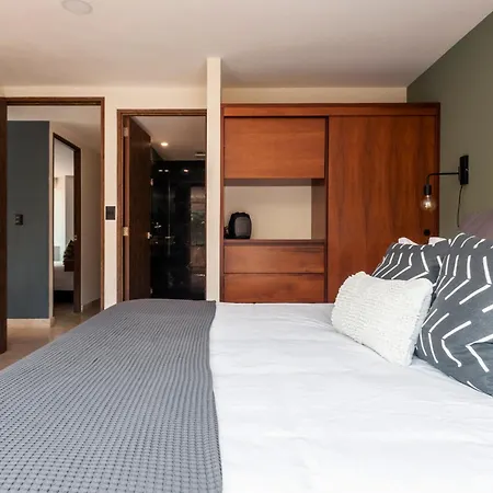 Radiant Apartment W/Blacony @ The Corner Condesa-3