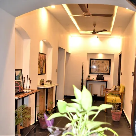 Meeram Ganga, A Heritage Stay By The Ganges At Triveni Ghat-2