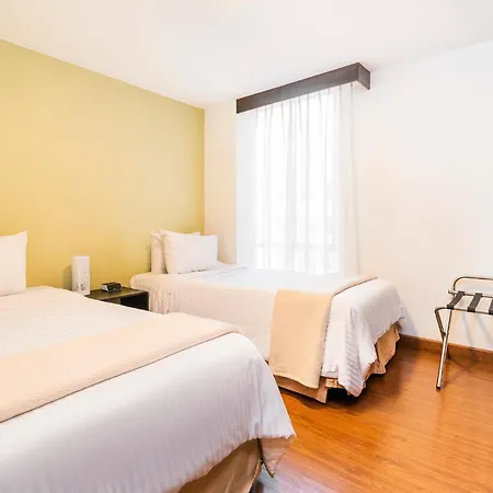 Lloyds Apartasuites Parque 93-3