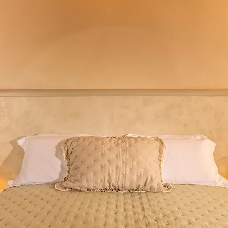 Palazzo Falcinelli Luxury Room In Montepulciano Center With Air Conditioning And Elevator-3