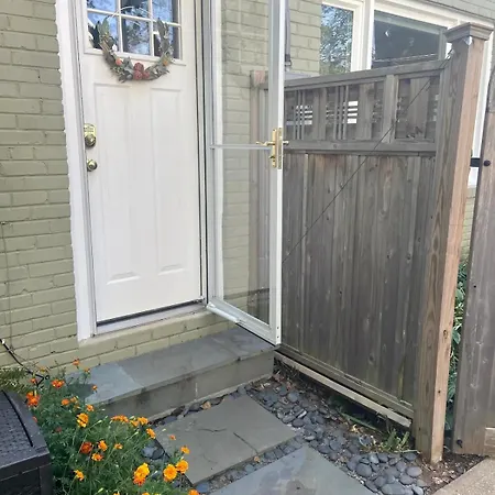 Cozy Studio Near Dc-2
